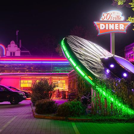 Themenhotel 50'S Ville Motel Chemnitz Exterior photo