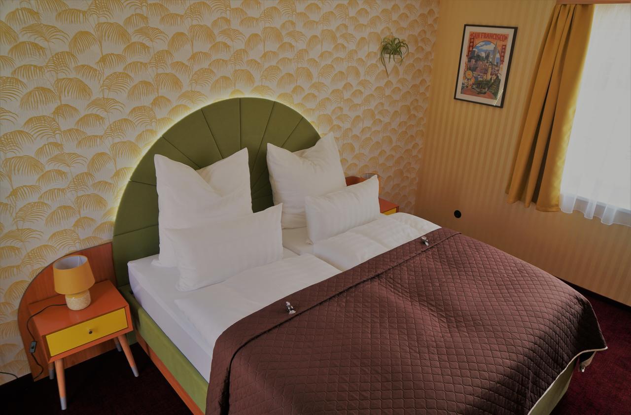 Themenhotel 50'S Ville Motel Chemnitz Exterior photo